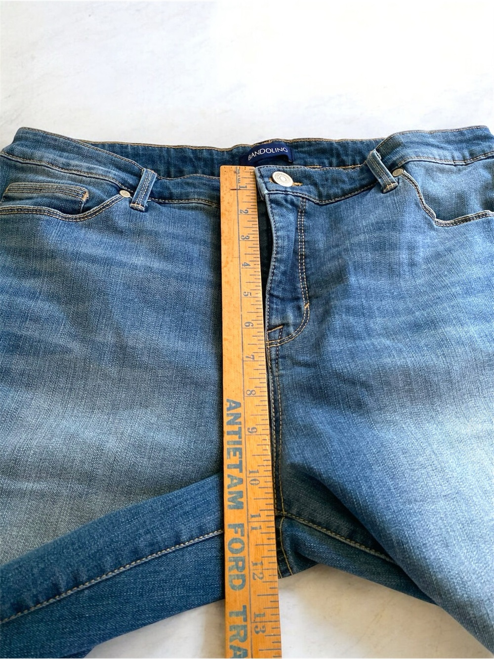 Bandolino Medium Wash Bermuda Denim Shorts Mid Rise Stretch Womens 12 - Picture 10 of 12